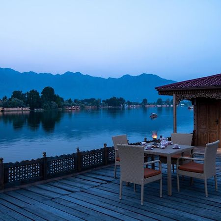 ホテル Mascot Houseboats Srīnagar エクステリア 写真